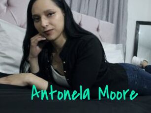 Antonela_Moore