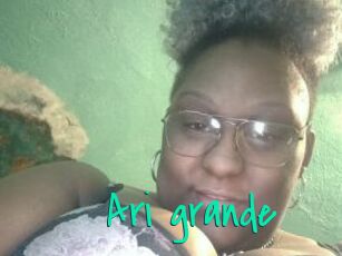 Ari_grande