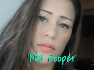 Mia_Cooper