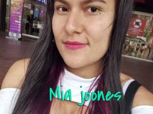 Mia_joones