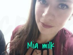 Mia_milk