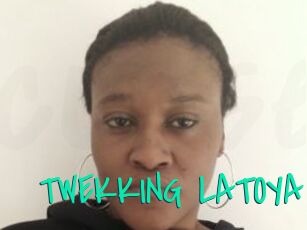 TWEKKING_LATOYA